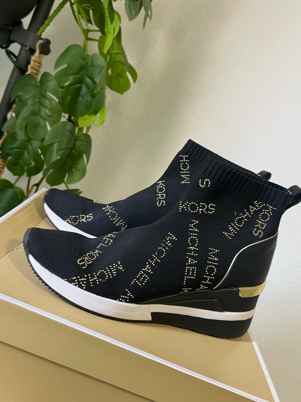 MICHAEL KORS Logo Booties